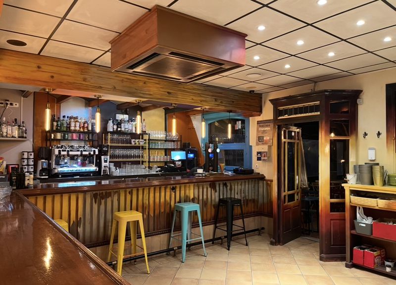 iGLeSiAS   gAsTrObAr