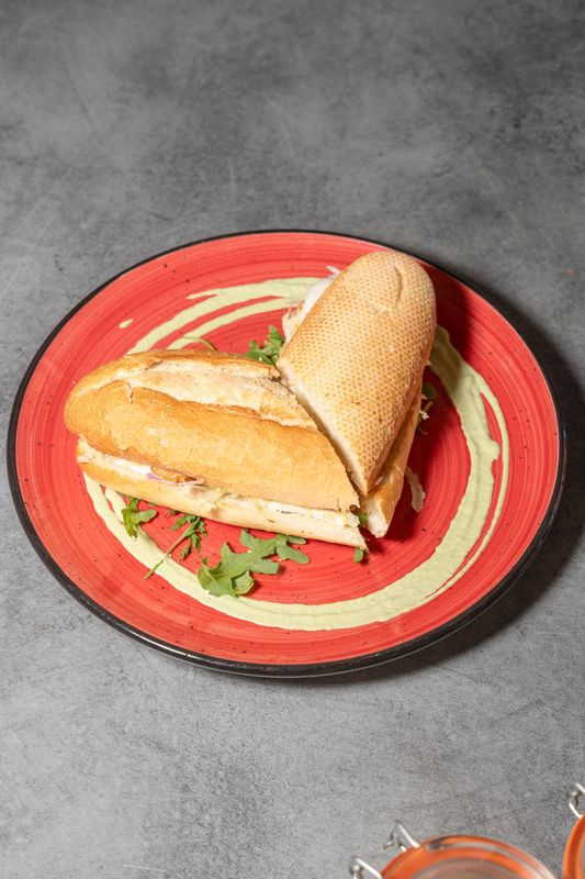 Shredded chicken sandwich, white cheese and salad