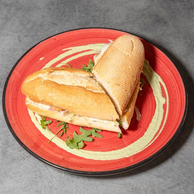 Shredded chicken sandwich, white cheese and salad