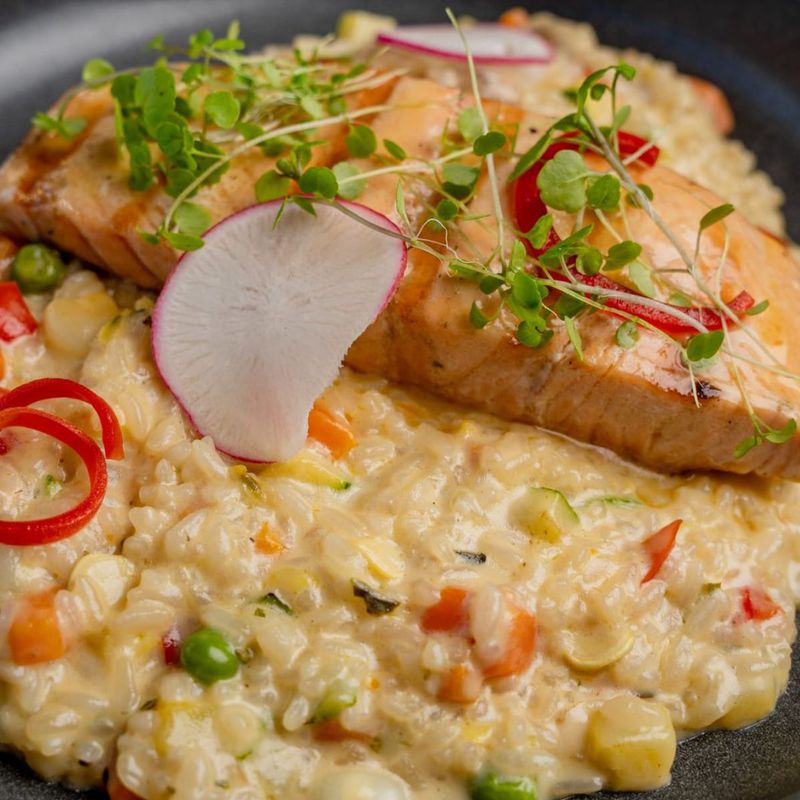 Salmón con Risotto di monti