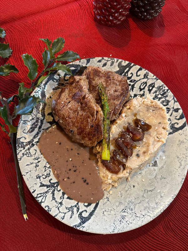 Sirloin steak from mature beef, on chestnut purée with Stilton sauce reduced to port wine