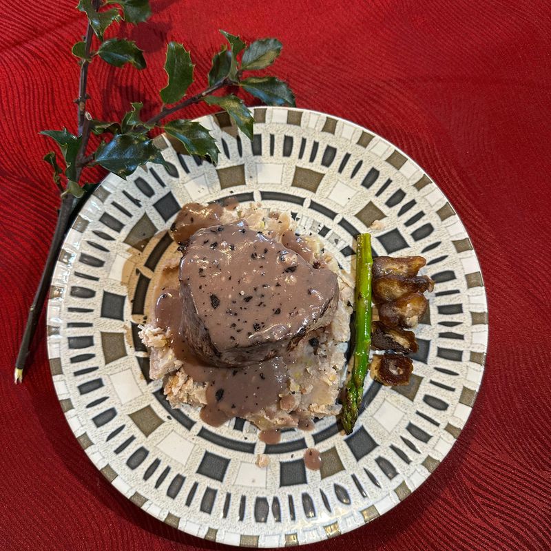 Sirloin steak from mature beef, on chestnut purée with Stilton sauce reduced to port wine