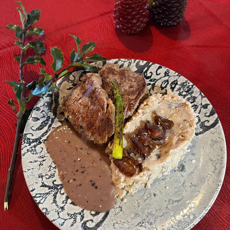 Sirloin steak from mature beef, on chestnut purée with Stilton sauce reduced to port wine