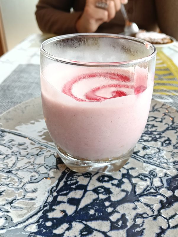 Tarta de fresas con nata