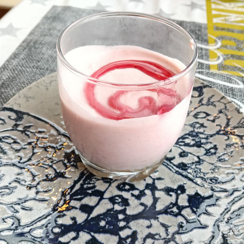 Tarta de fresas con nata